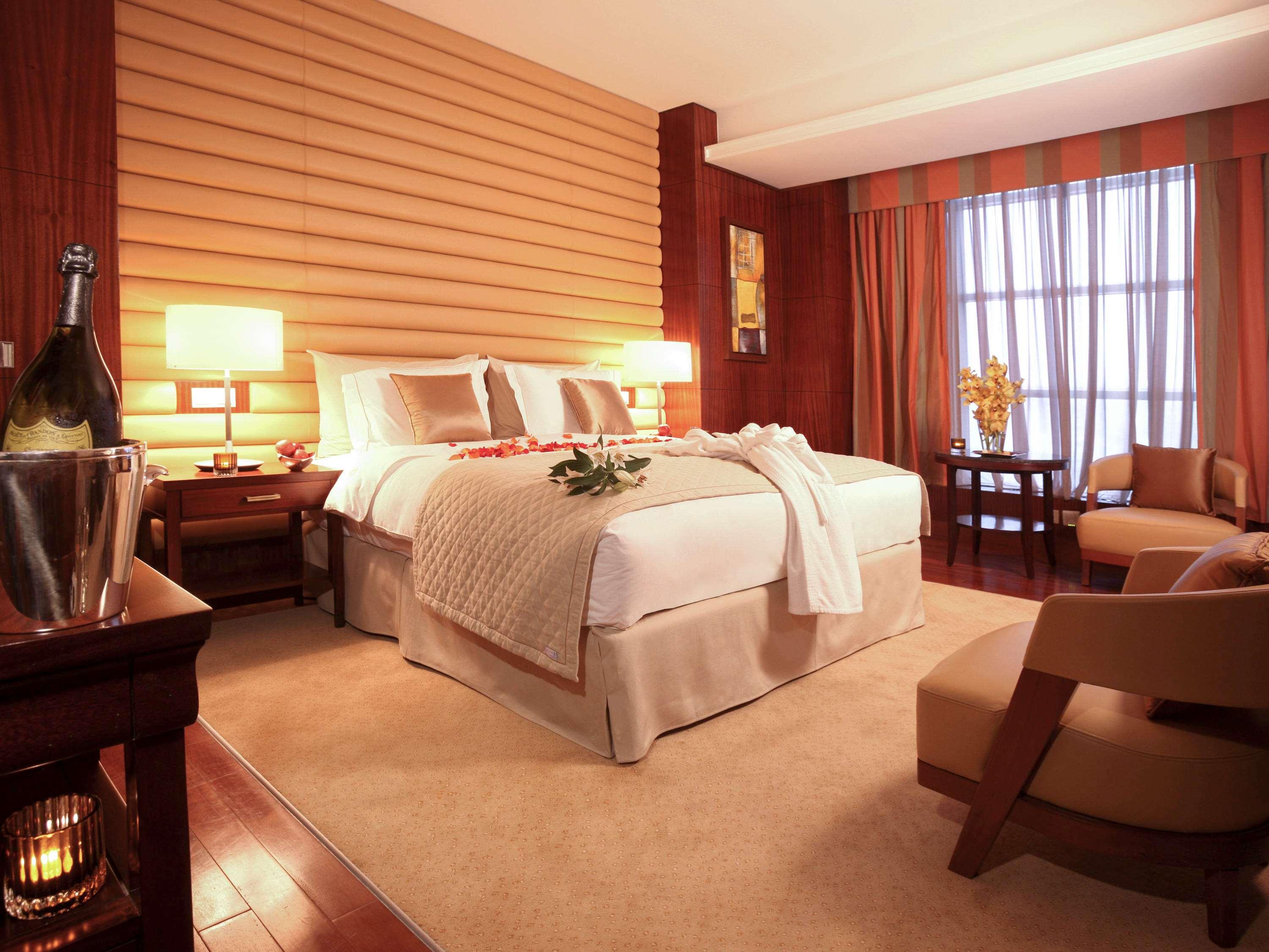 1 BEDROOM, JUNIOR SUITE, KING BED
