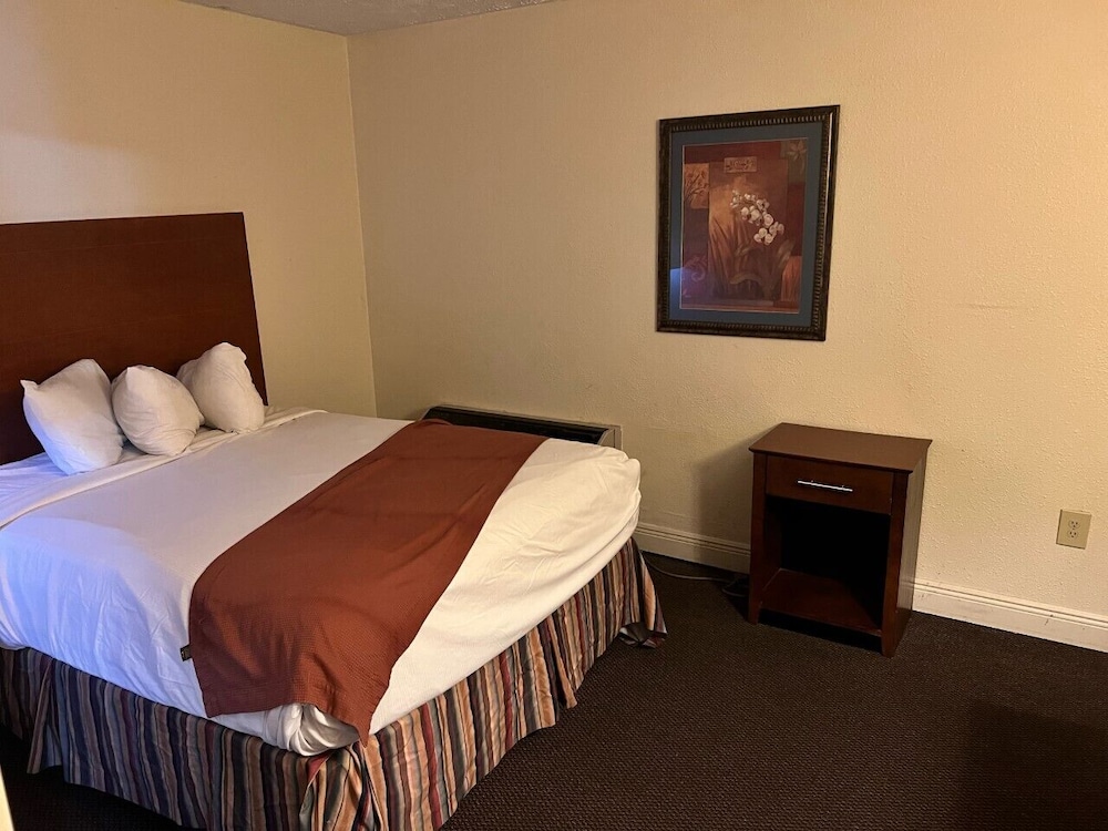 SUITE, MULTIPLE BEDS
