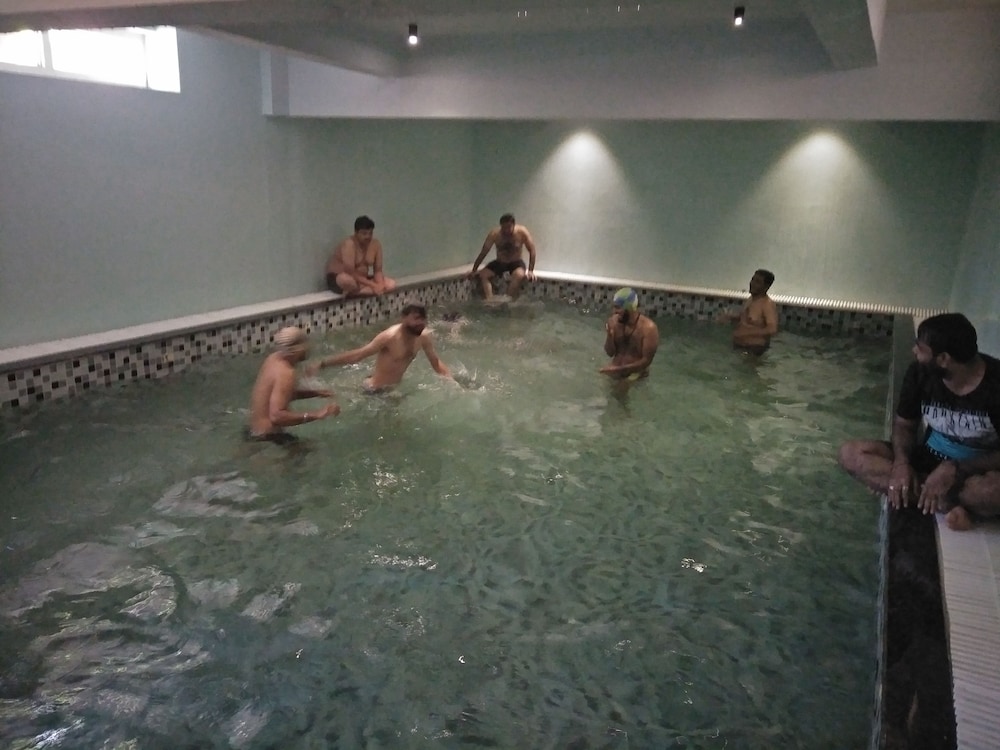 Hotel Mount Regency 48/67