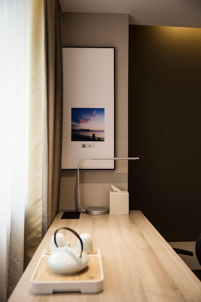 Atour Hotel Ningbo Tianyi Square 14/30