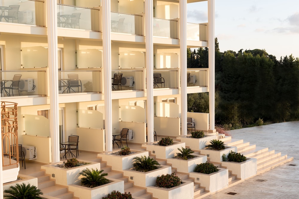 Avalon Palace Hotel by GHH in Zakynthos