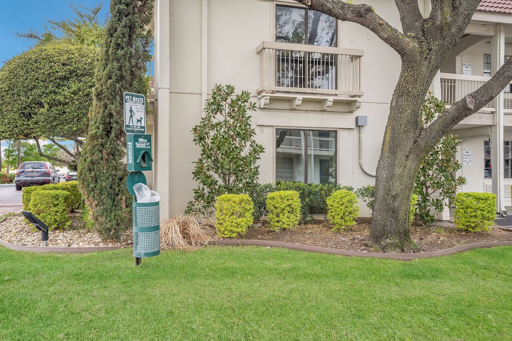 Motel6 Dallas, TX - Market Center 36/45