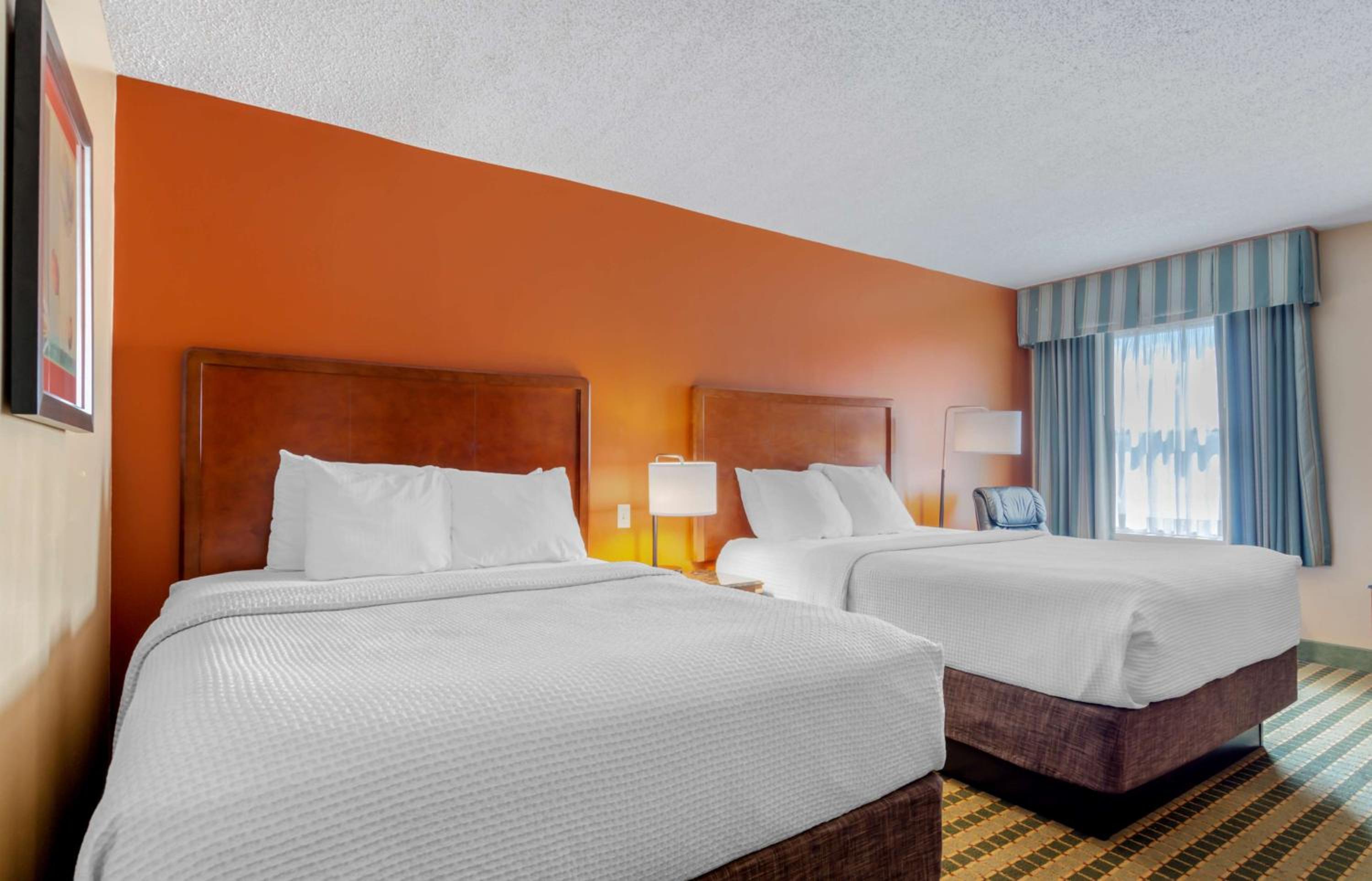 Room, 2 Queen Beds, Bathtub, Accessible