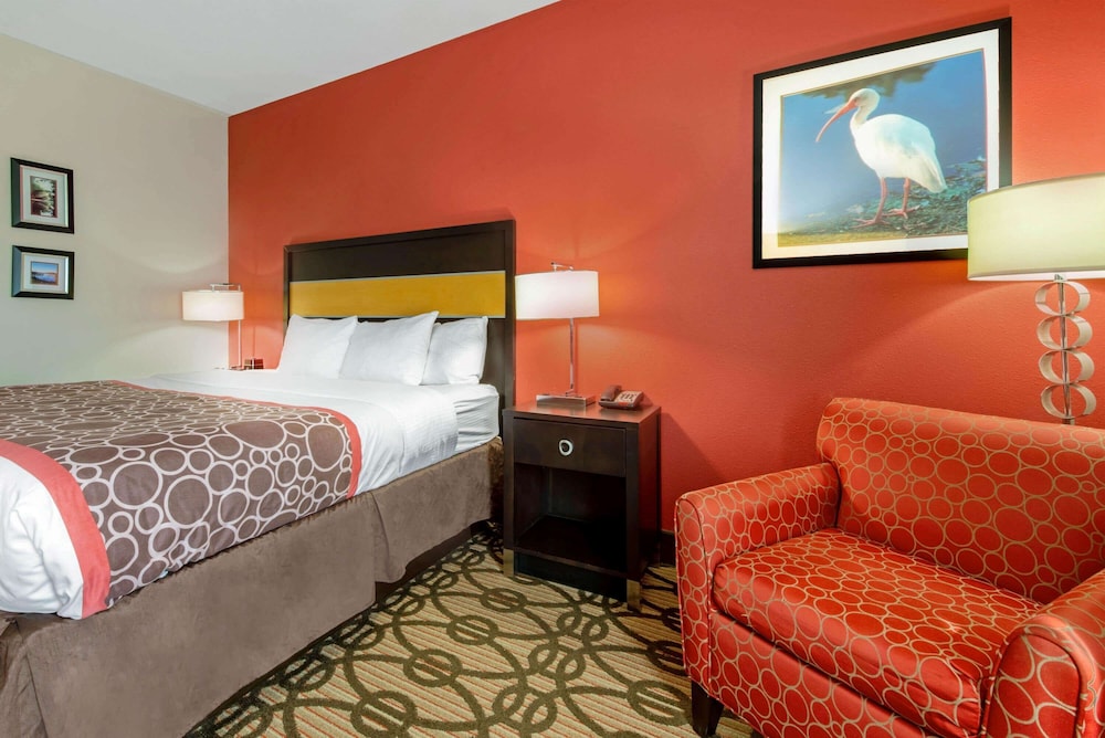 La Quinta Inn & Suites by Wyndham Leesville Ft. Polk 14/50