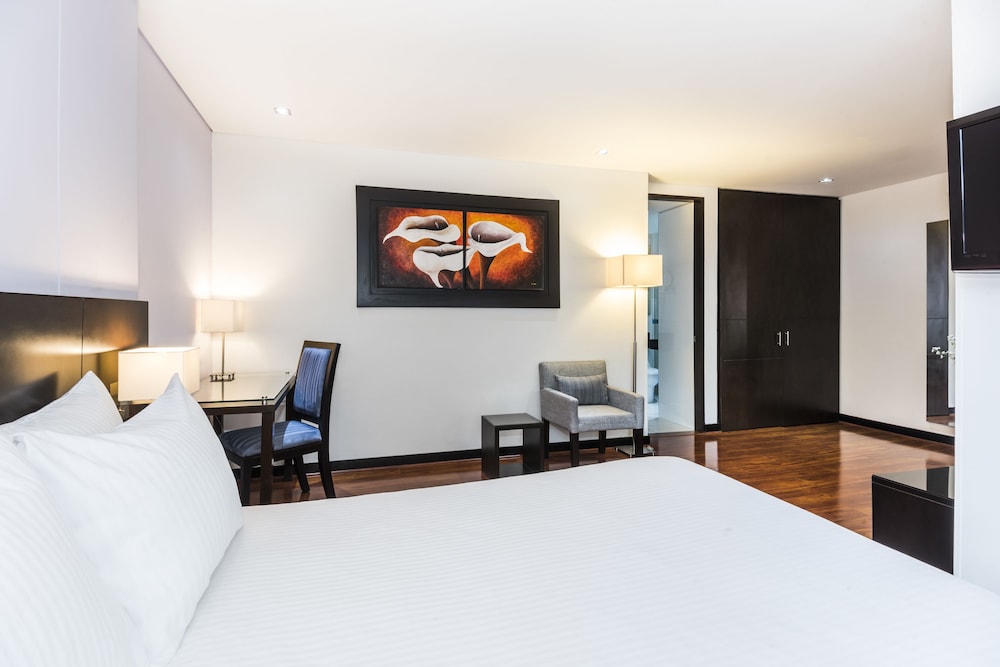 SUPERIOR, QUEEN BED