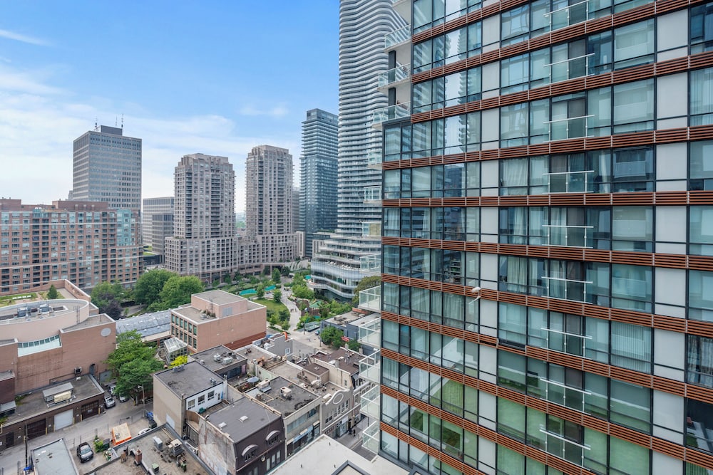 Teahouse Condos in Downtown Toronto 3/50