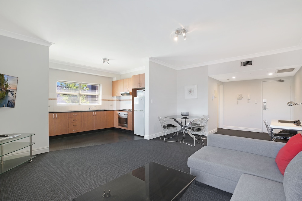 Sydney Airport Suites 50/50