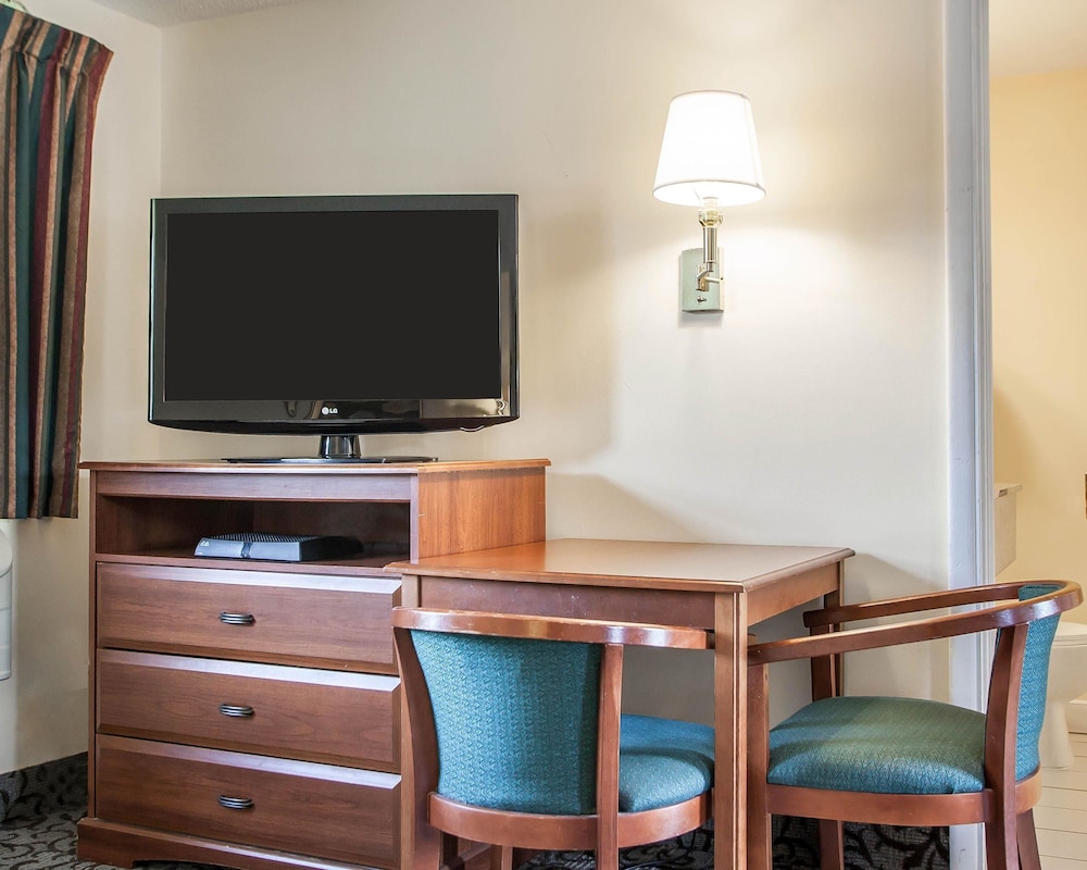 Econo Lodge Newton, NJ 15/19