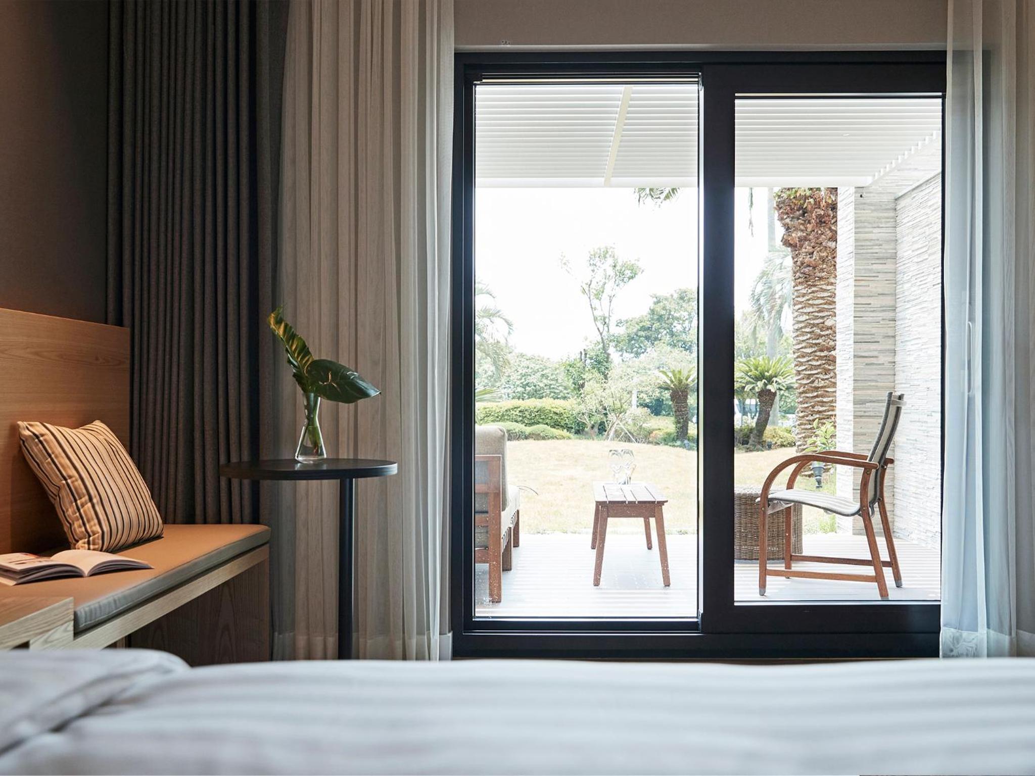 غرفة عائلية بشرفة، The Suites Hotel Jeju 3/5