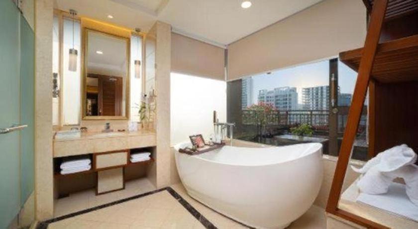Yiyuan Xuanyu Hotel 44/45