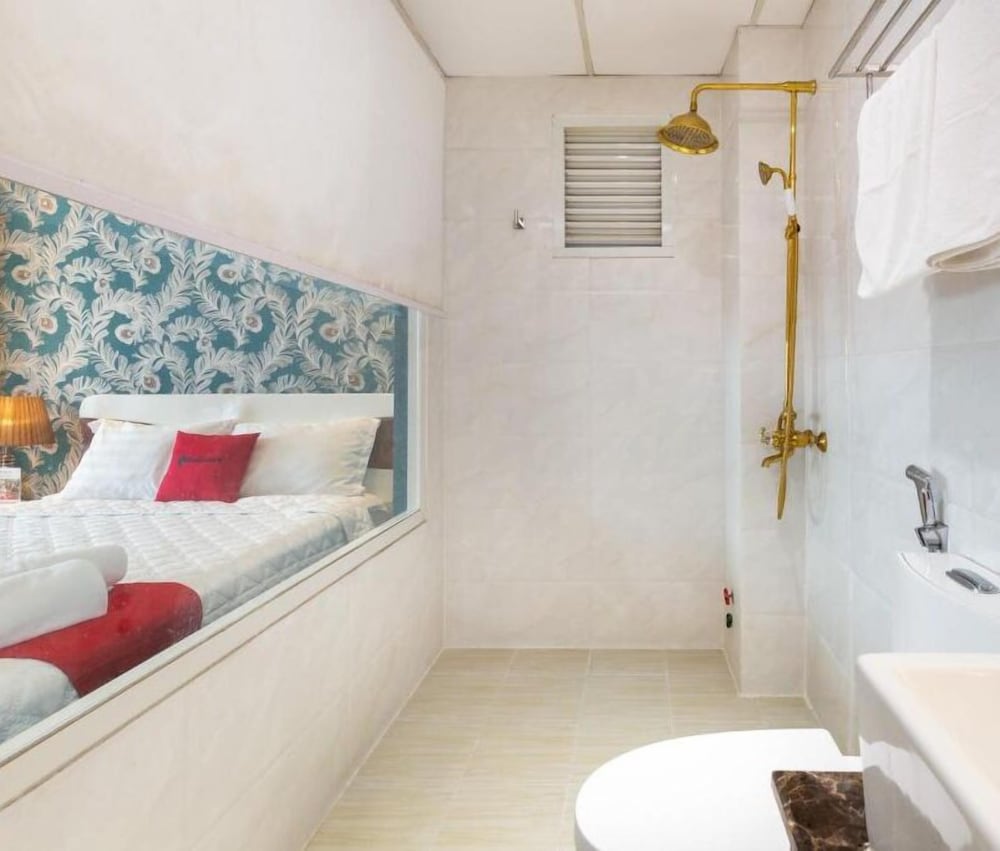 Spring Hotel 18/19