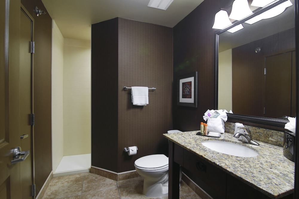 Teddy Apos S Residential Suites Watford City 54/56