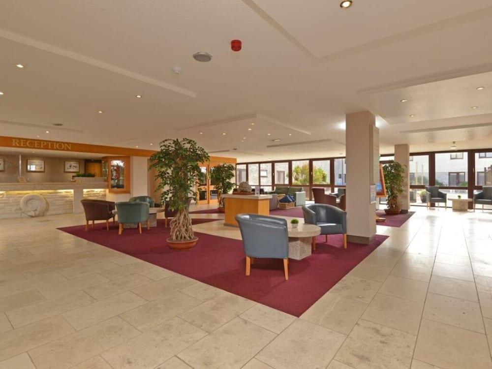 Heights Hotel 4/50
