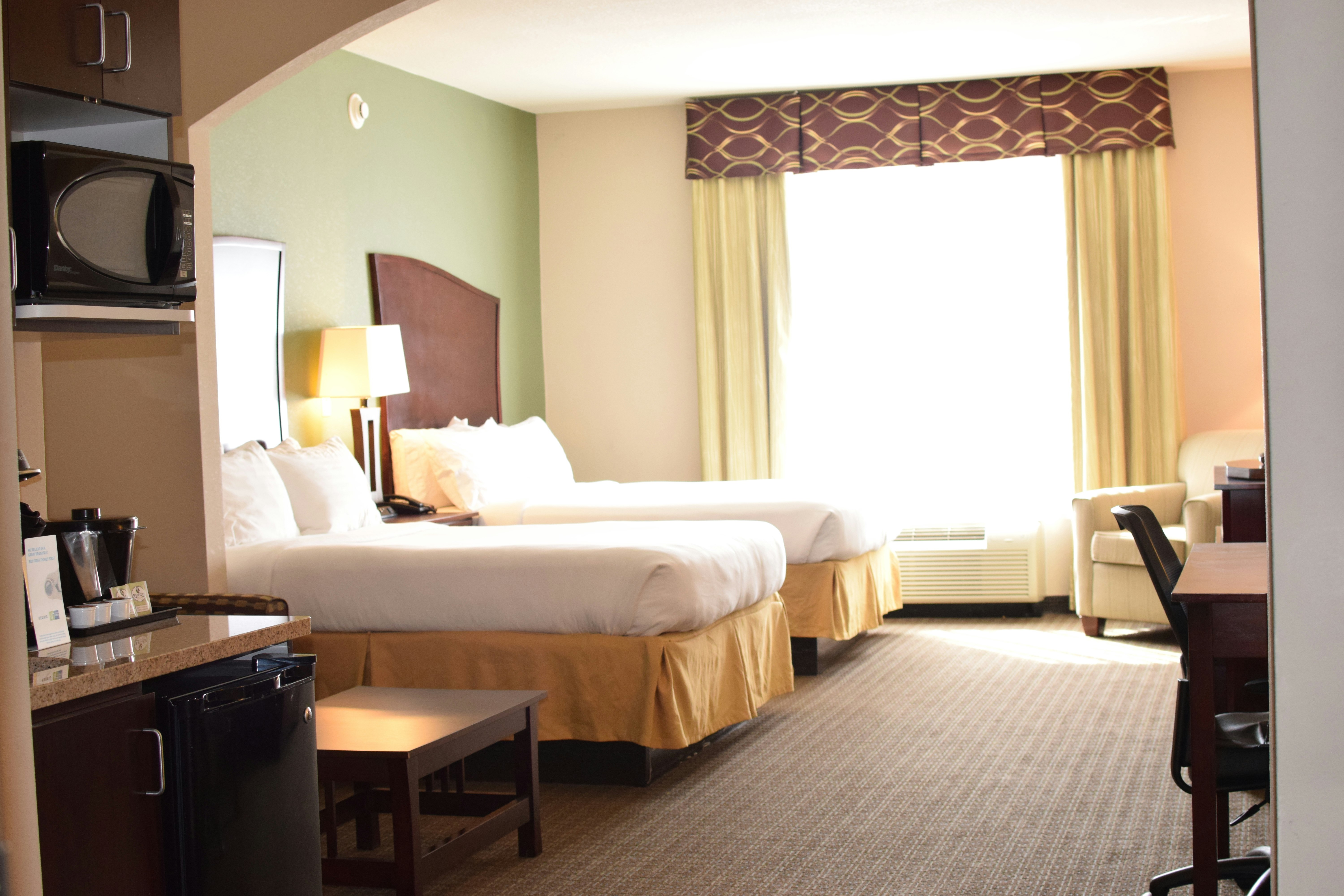 Holiday Inn Express Hotel And Suites Pratt 21/55