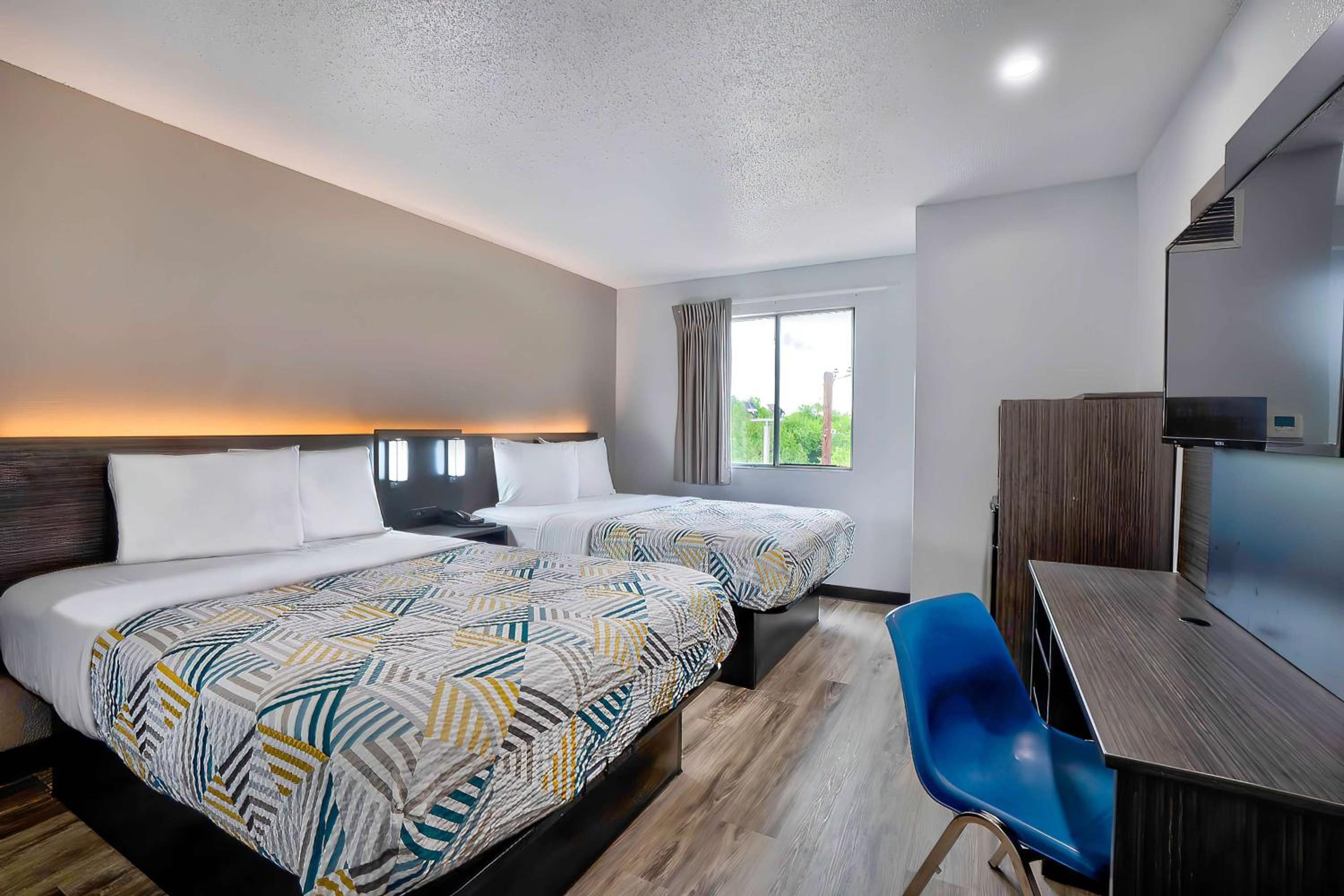 ROOM, QUADRUPLE, ACCESSIBLE