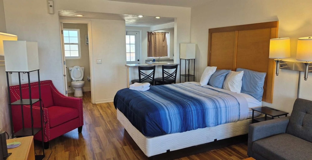 Deluxe, Studio, Queen Bed, Ocean View, Kitchen