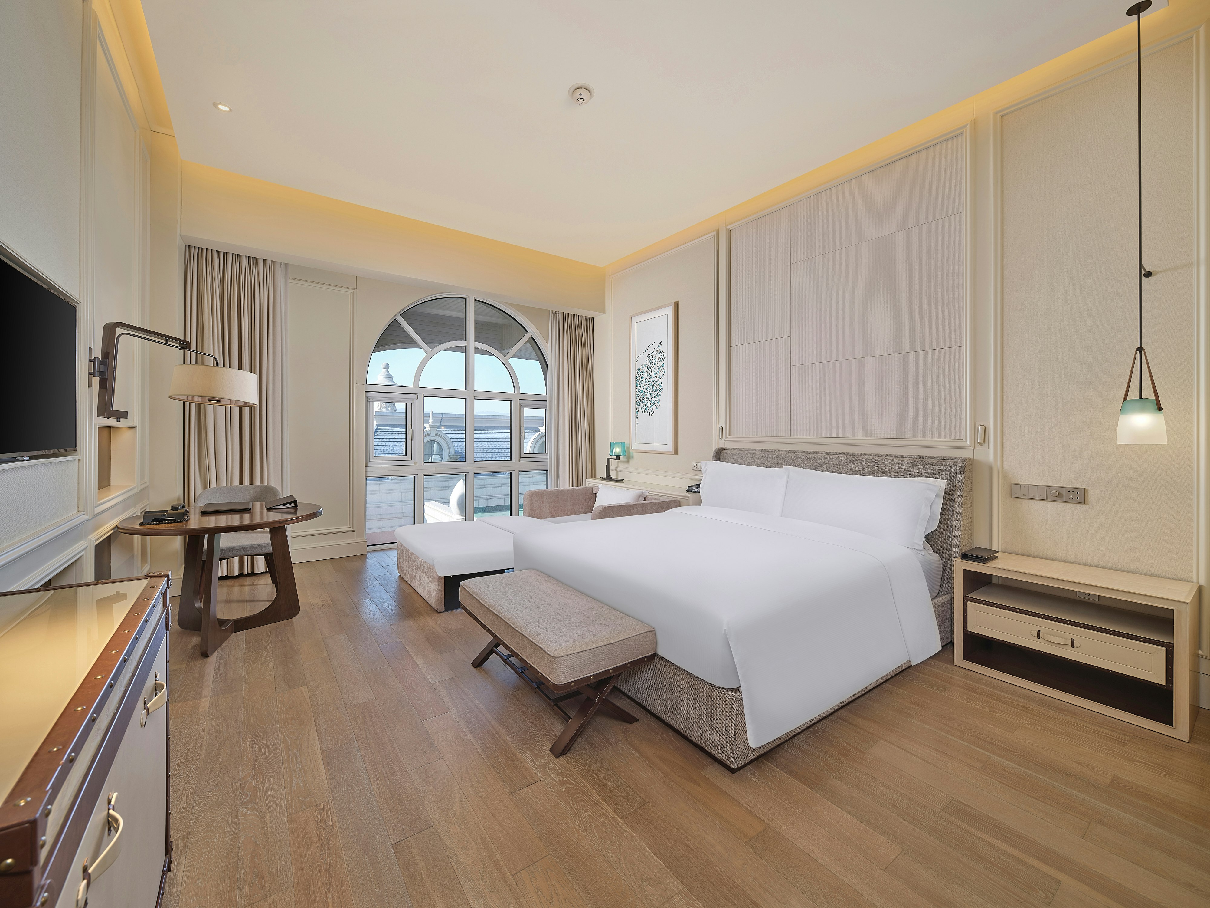 DELUXE, KING BED, SOFA