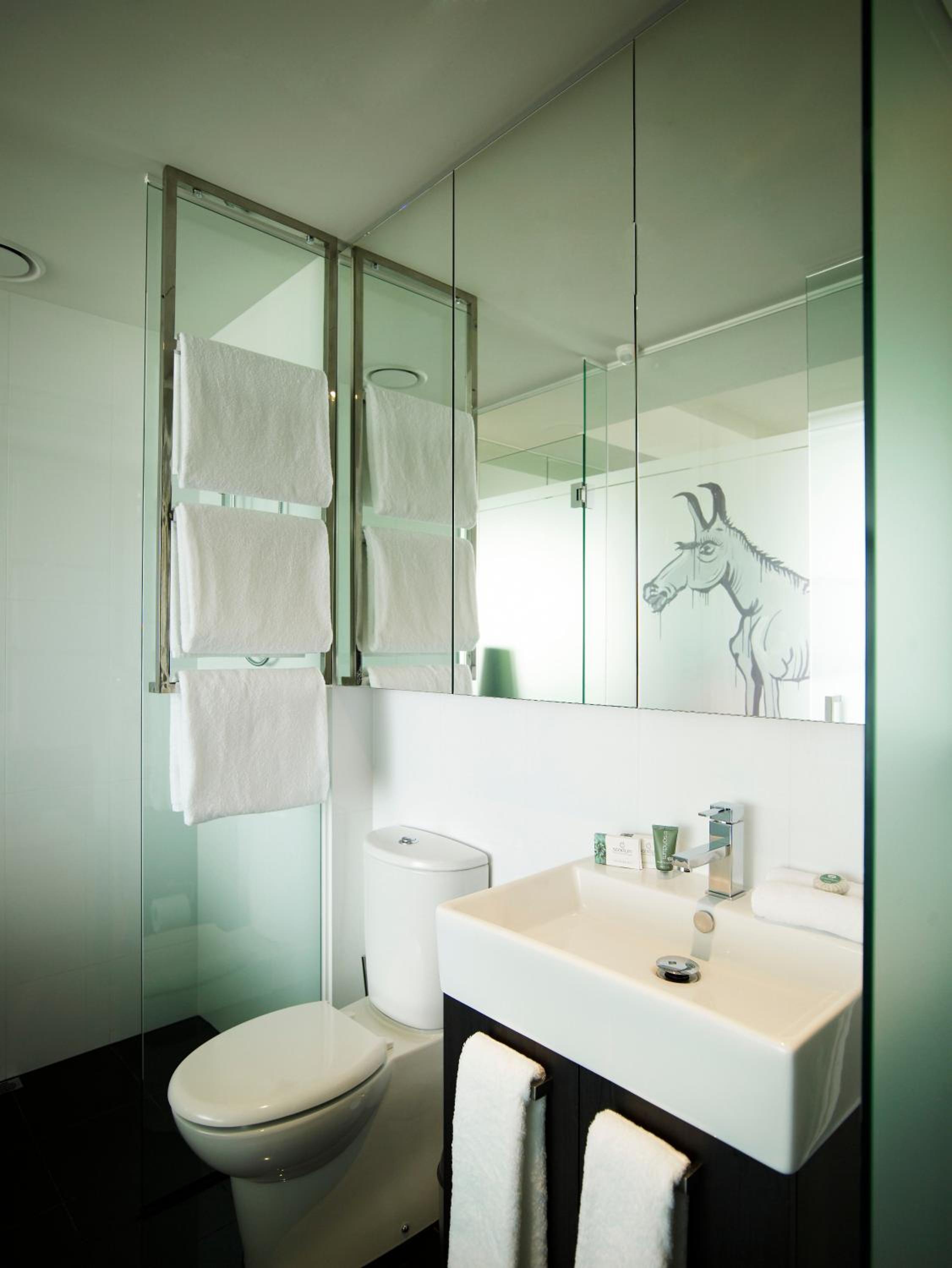 2 Bedrooms, Suite