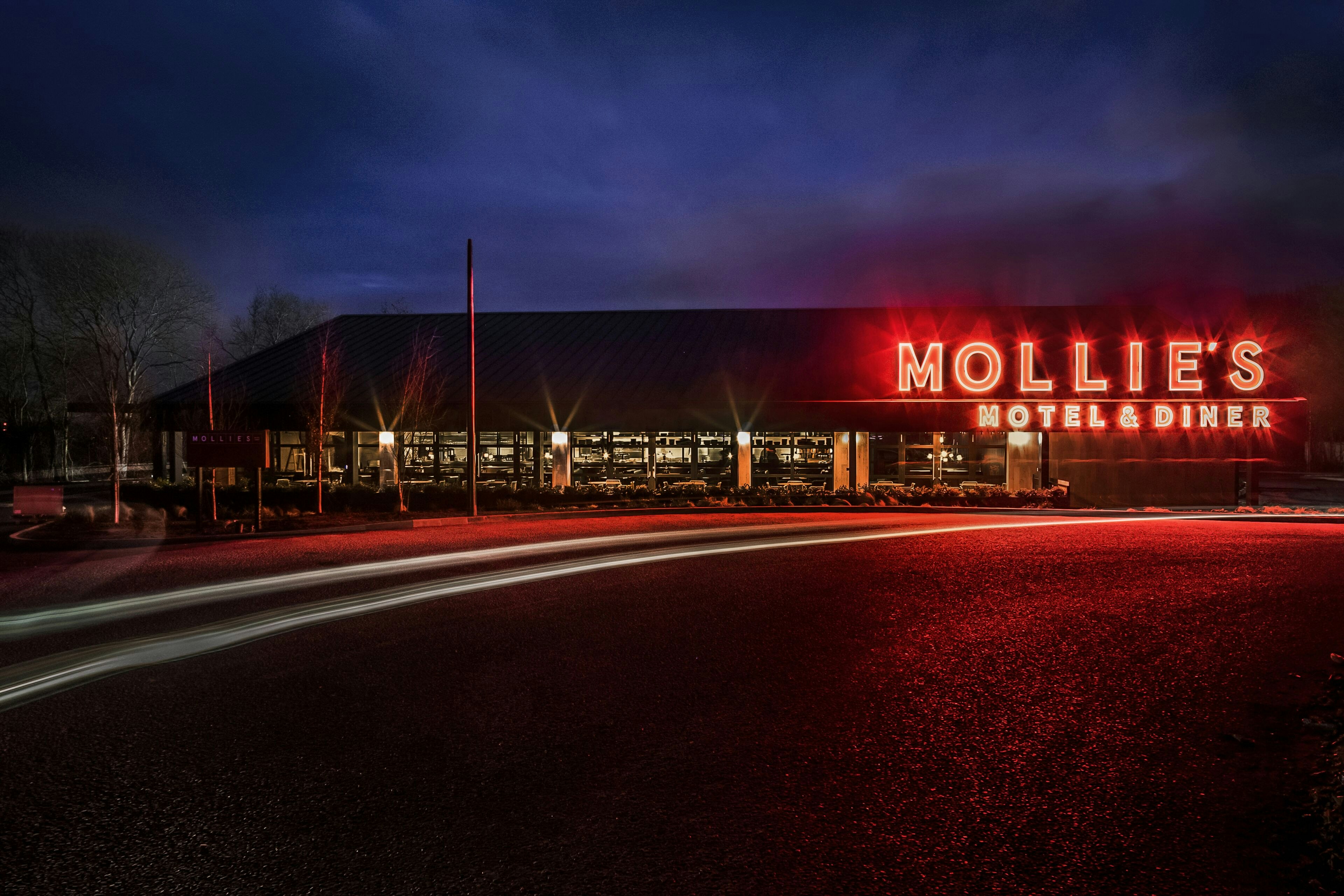 Mollies Motel 2/18