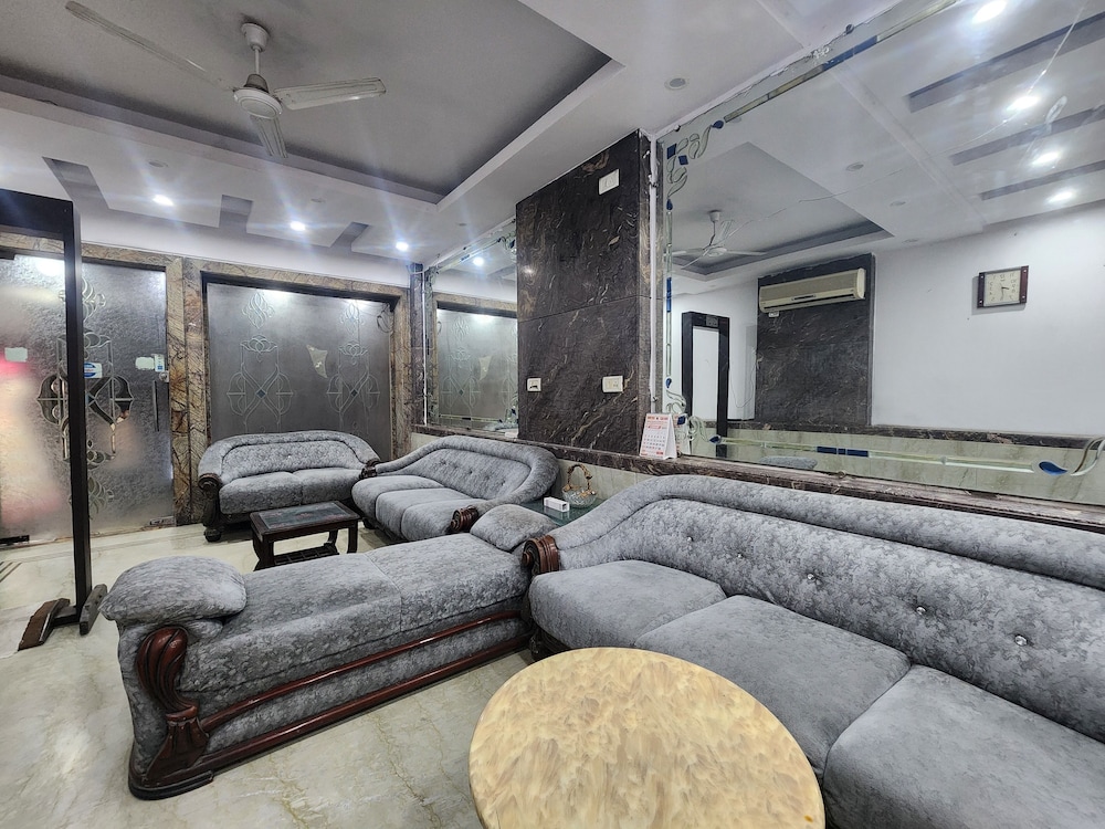Oyo Rooms 760 Karol Bagh Metro Station 41/50