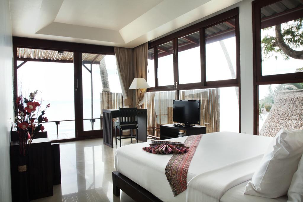 Lipa Lodge Beach Resort 8/43