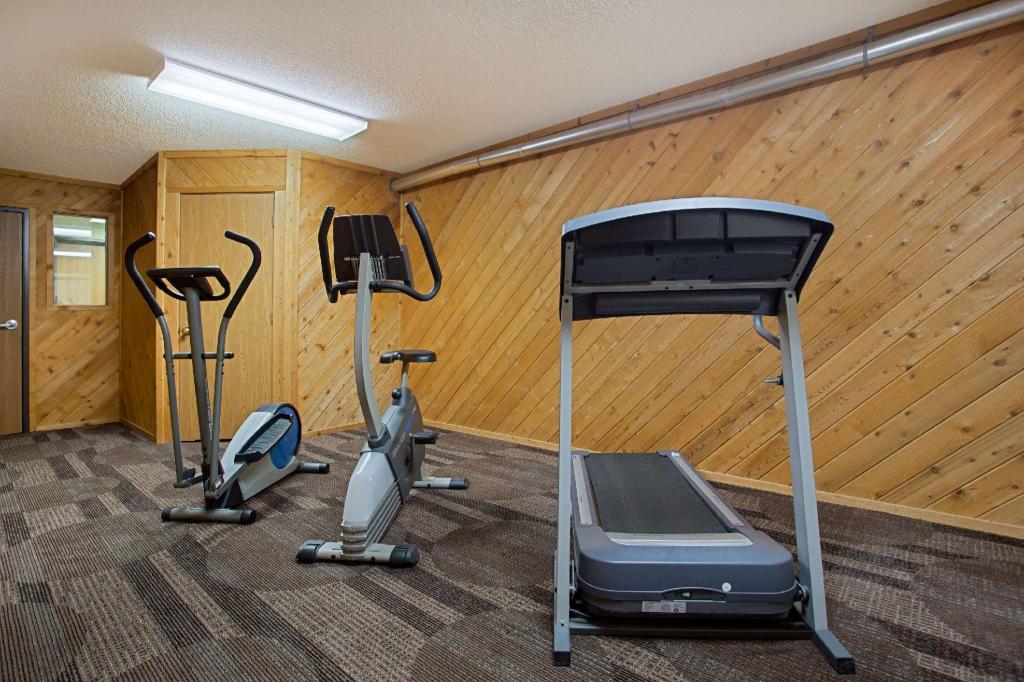 Super 8 By Wyndham Charles City 18/26