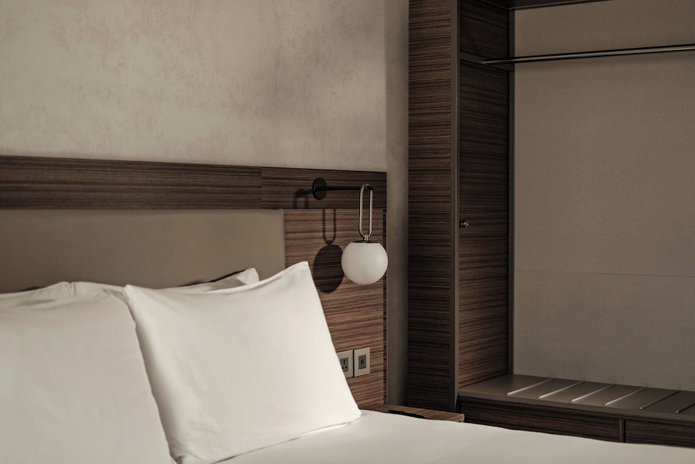 AC Hotel St. Julian's 9/40
