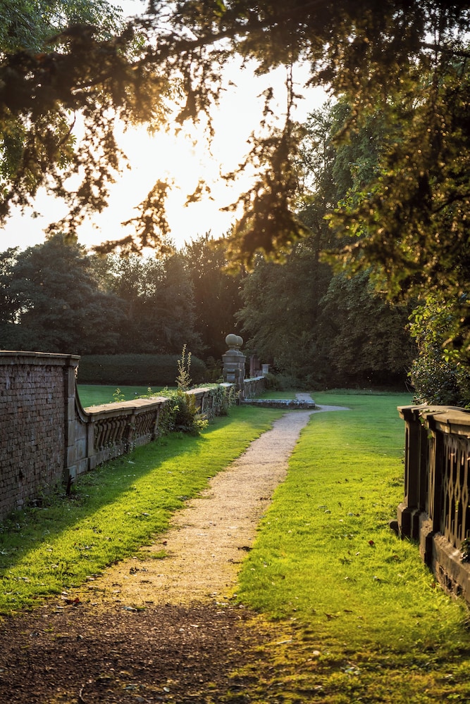 Bosworth Hall Hotel & Spa 58/61