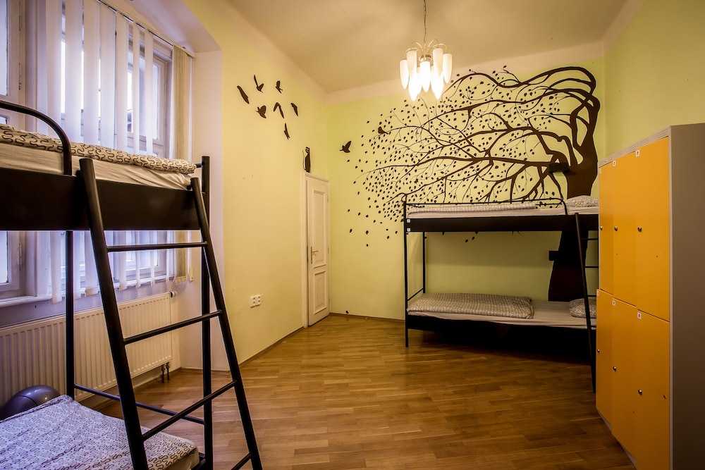 Ahoy Hostel 34/40