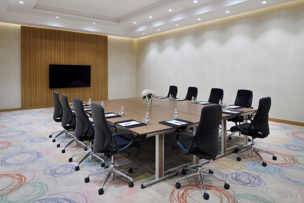 كراون بلازا الرياض منهال(Radisson Blu Hotel and Convention Center, Riyadh Minhal) 54/67