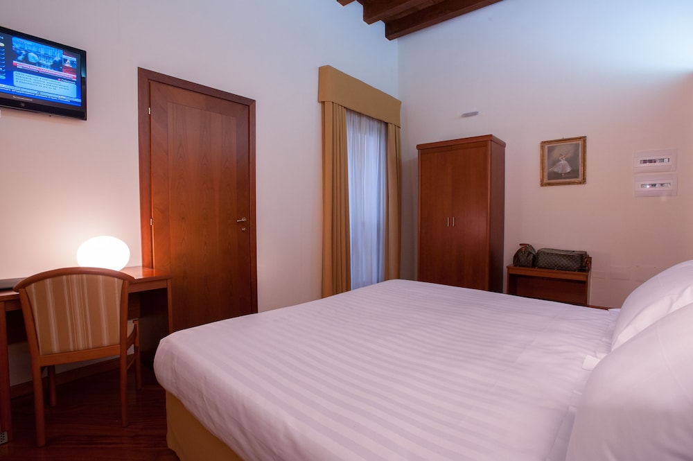 غرفة كلاسيكية بسرير كينج، Hotel Flora 3/5