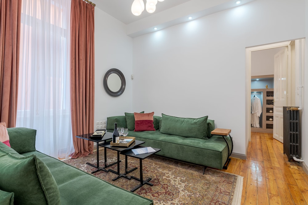 2Mazi Suites 28/47