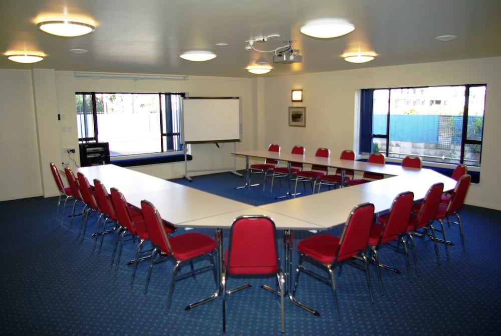 Abbots Hamilton - Hotel And Conference Centre 49/57