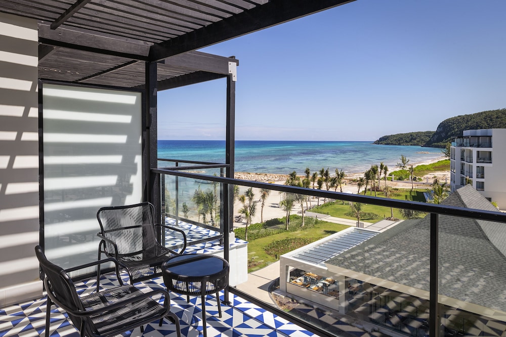 Ocean Eden Bay - Adults Only 18/50
