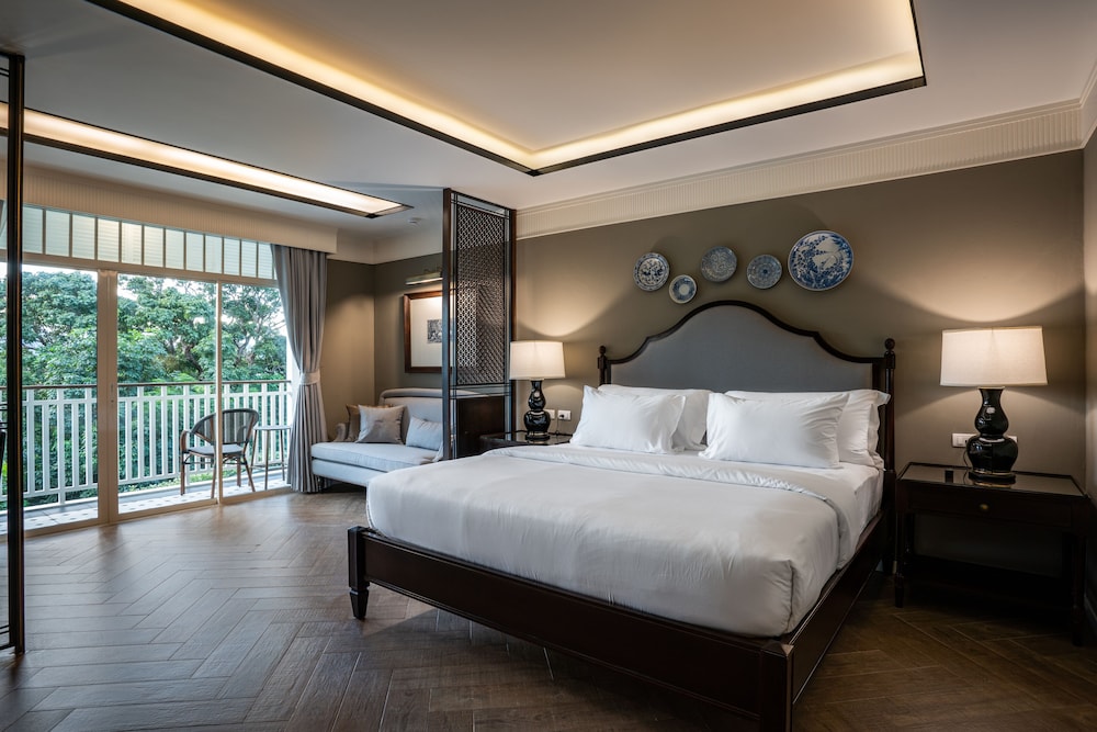 Deluxe, Sea View
