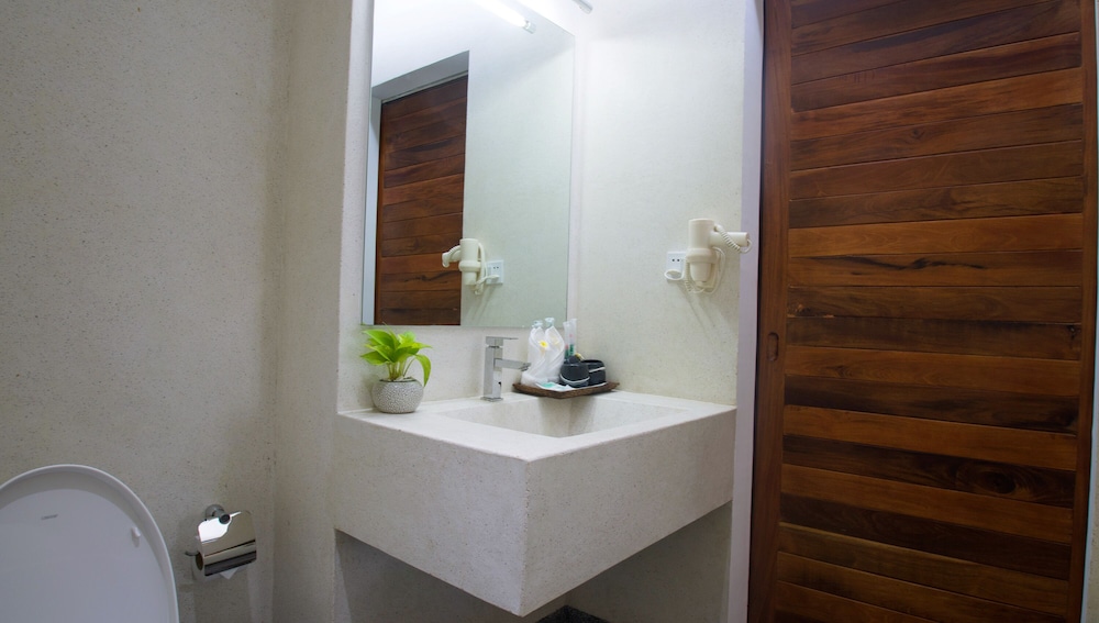 Almond Bassac River Hotel 48/49