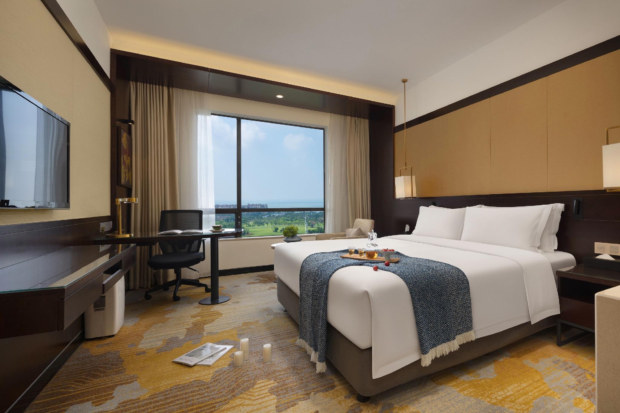 Superior Queen Bed Room Seaview