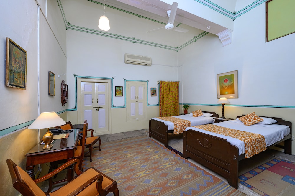 The Piramal Haveli (20th Century; Shekhavati, Rajasthan) 6/39