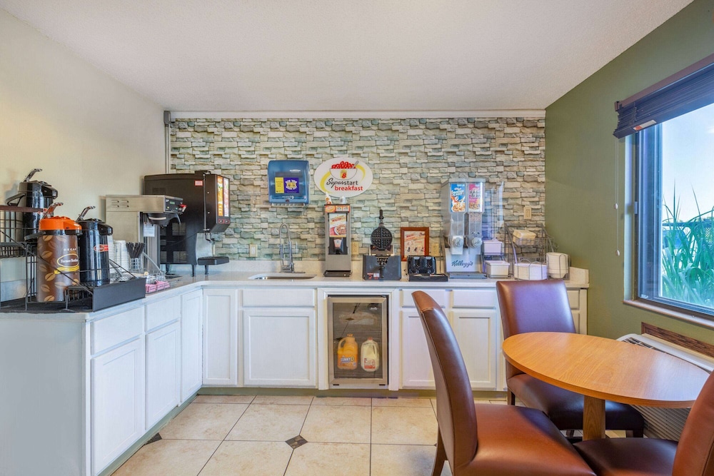 Super 8 By Wyndham El Dorado 22/32
