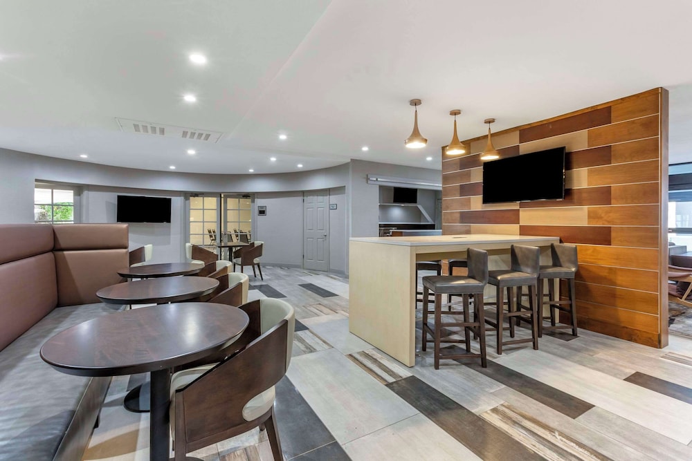 Windmill Suites Surprise - Phoenix, Ascend Hotel Collection 26/37