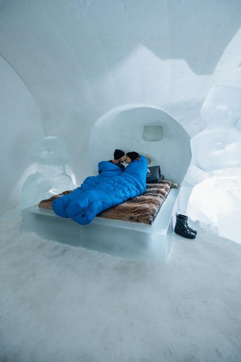 Arctic Snow Hotel And Glass Igloos 52/70