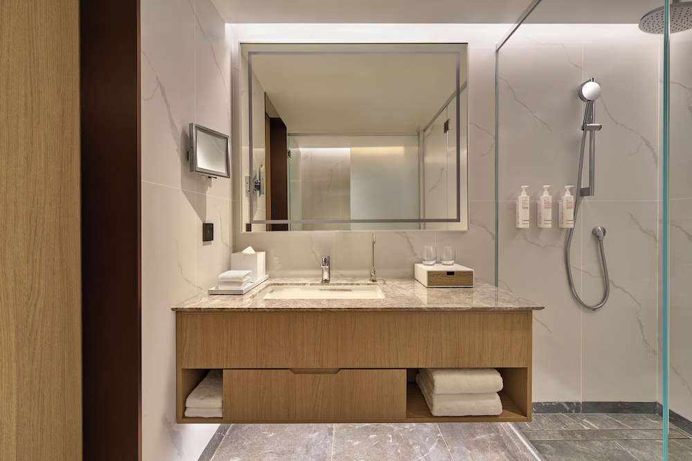 غرفة ديلوكس بسرير كينج بإطلالة على المدينة، Petaling Jaya Marriott 7/8