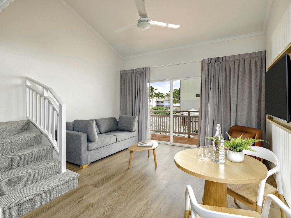 Mercure Cairns 42/64