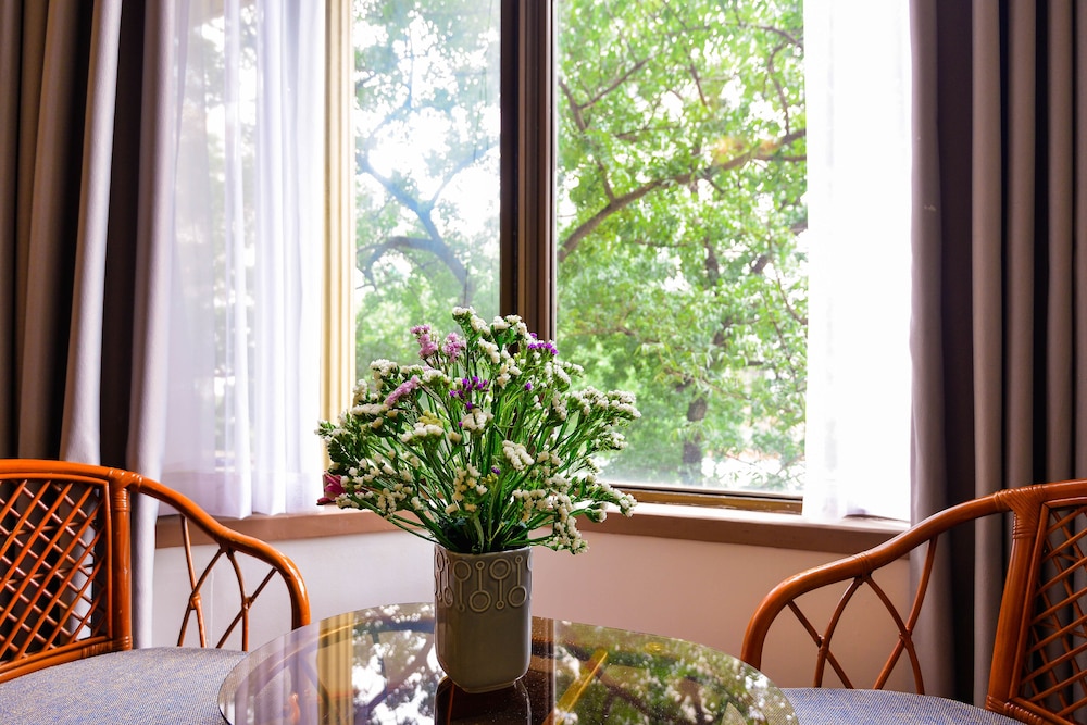 The Spring Hotel 54/56