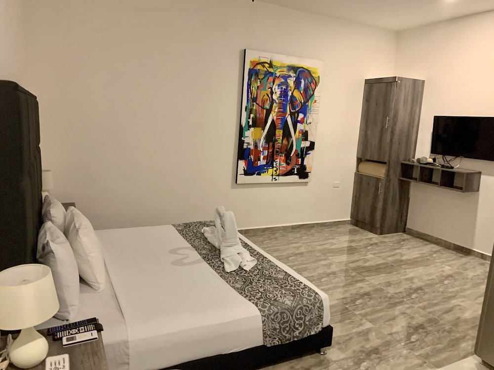 SILVERSANDS Hotel Boutique 5Th Ave 10/68