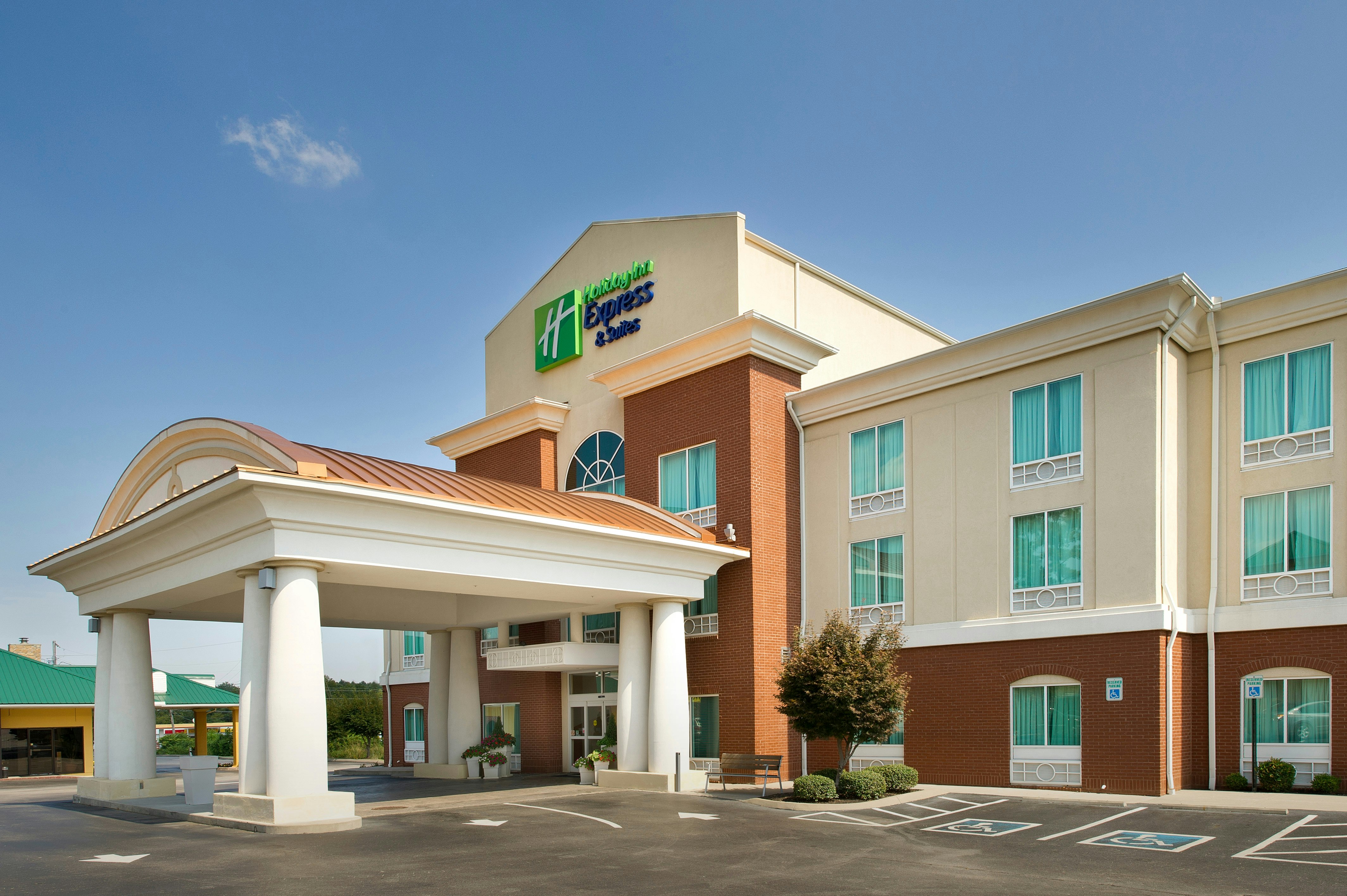 Holiday Inn Express & Suites Lenoir City (Knoxville Area) 24/25