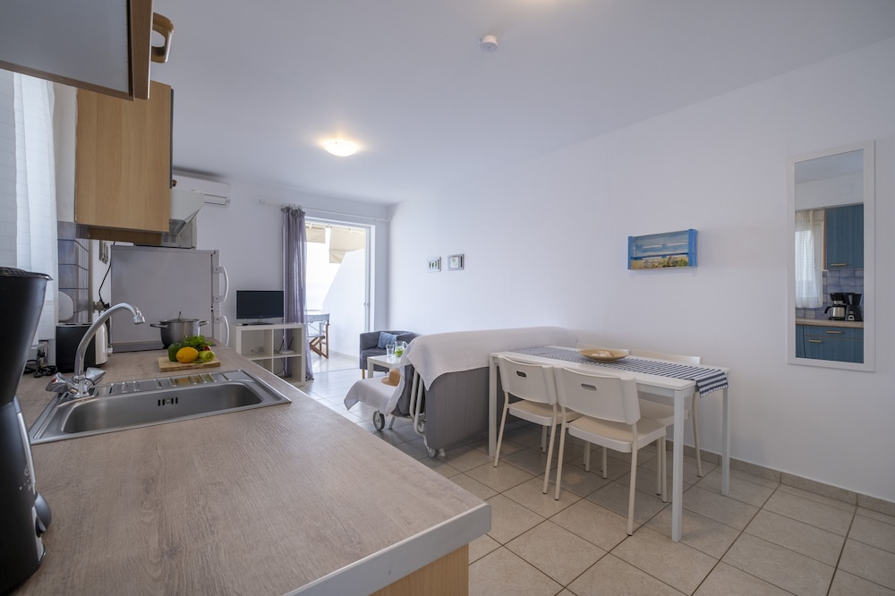 MELI APARTMENTS & VILLAS 21/50