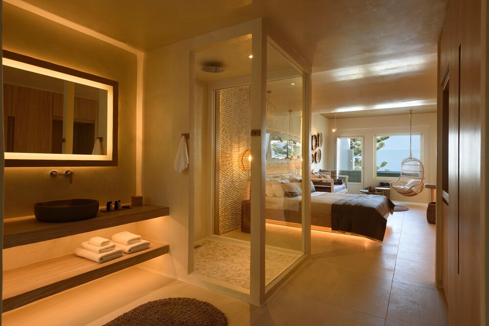 Divelia East Suites 46/48