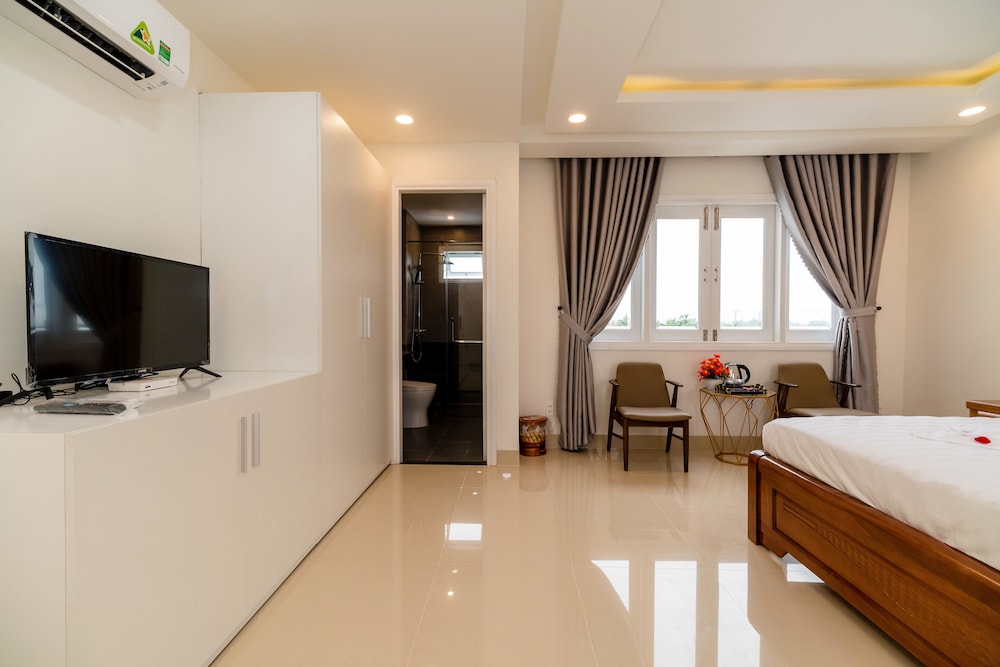 DELUXE, DOUBLE BED
