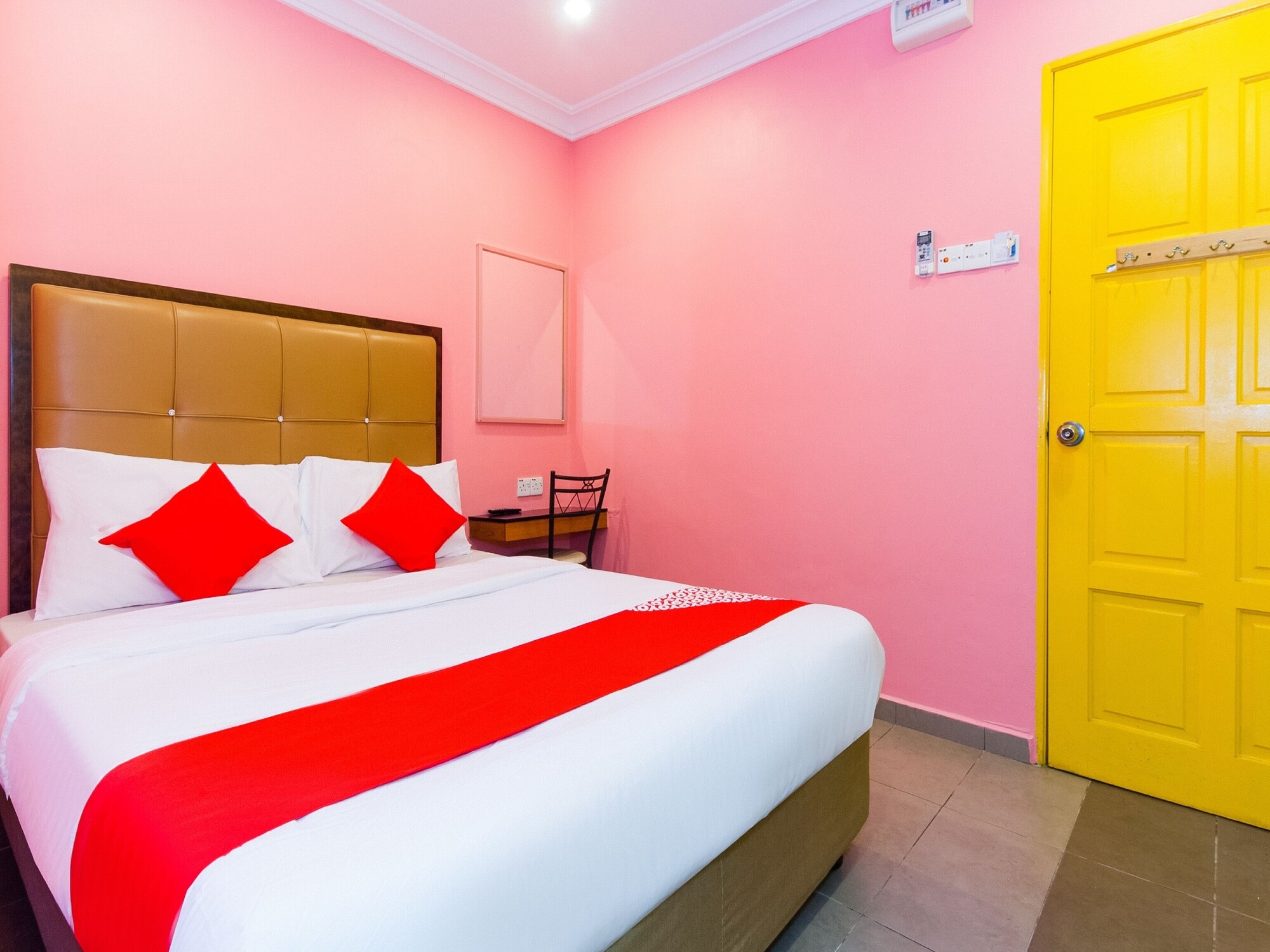 DELUXE, DOUBLE BED